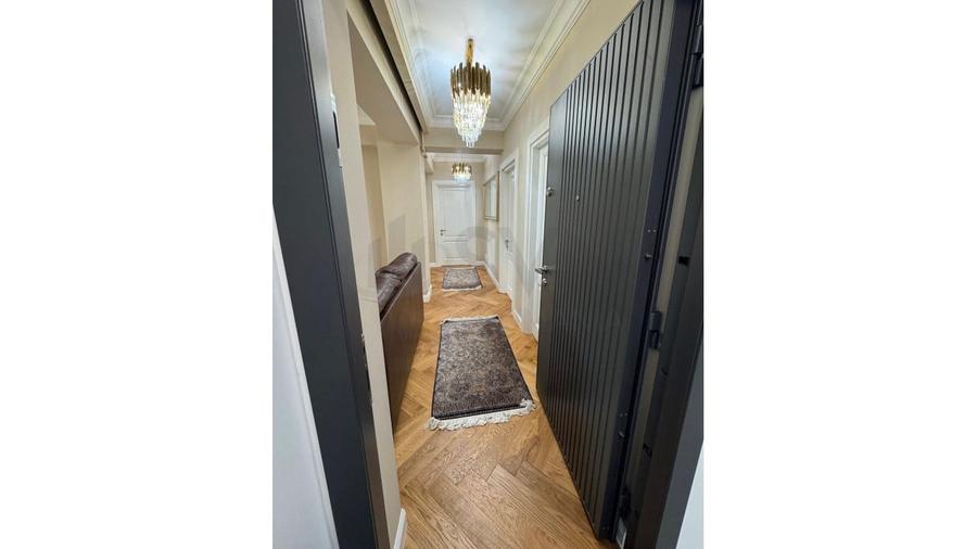 Apartament cu 3 camere decomandat în Aviației
