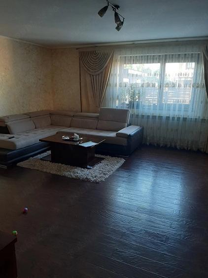 Casă cu Teren 230 Mp în Central