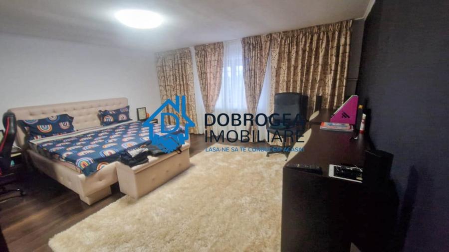 Apartament cu 4 camere decomandat, mobilat în Central
