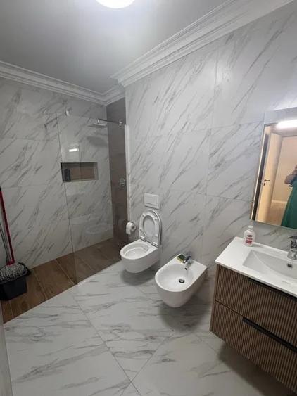 Apartament cu 3 camere semidecomandat, mobilat în Iris