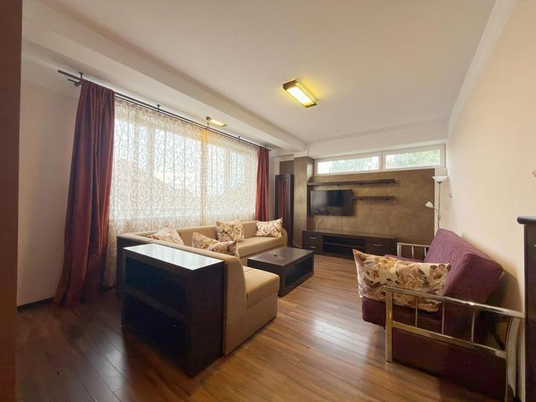 Apartament cu 3 camere decomandat în Girocului