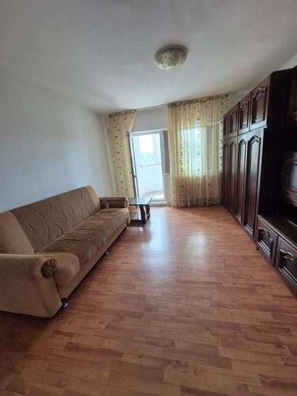 Apartament cu 4 camere decomandat, mobilat în Gara