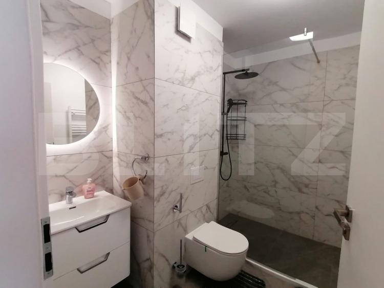 Apartament cu 4 camere semidecomandat în Central