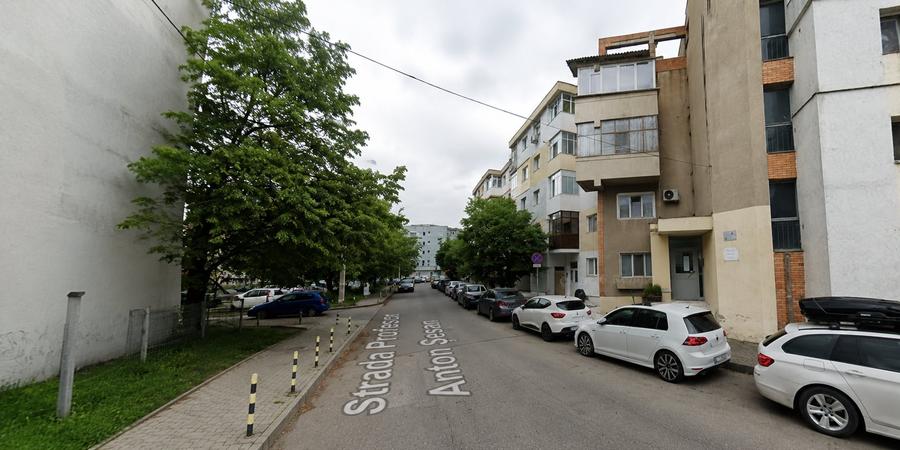 Apartament cu 2 camere decomandat, mobilat în Podu Roș