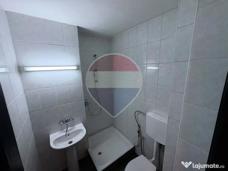 Apartament cu 4 camere semidecomandat în Traian