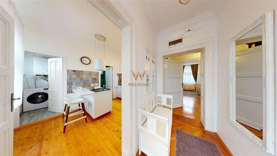 Apartament cu 3 camere semidecomandat în Central