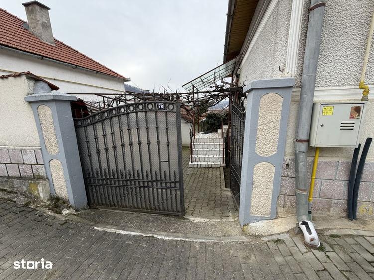 Casa la strada principala cu 5 camere, teren 496 mp, Cindeni - 1