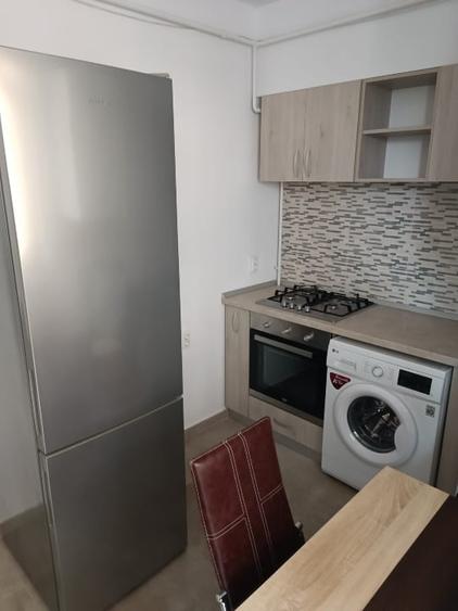 Garsonieră decomandată, mobilată în Valea Adâncă