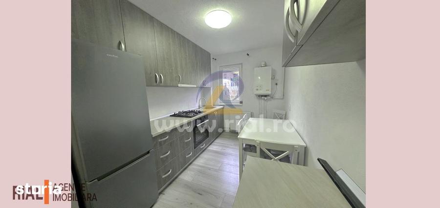 Apartament cu 3 camere semidecomandat în Central
