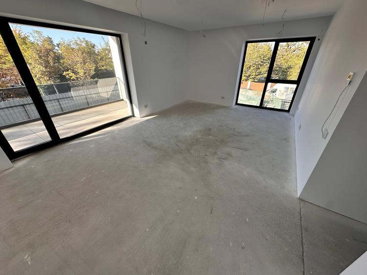 Apartament cu 3 camere semidecomandat în Iancu Nicolae