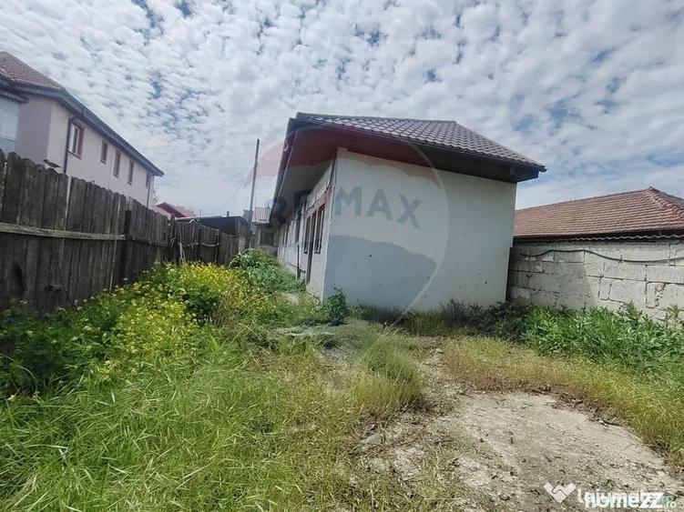 Casă cu 3 camere cu Teren 1326 Mp în Central