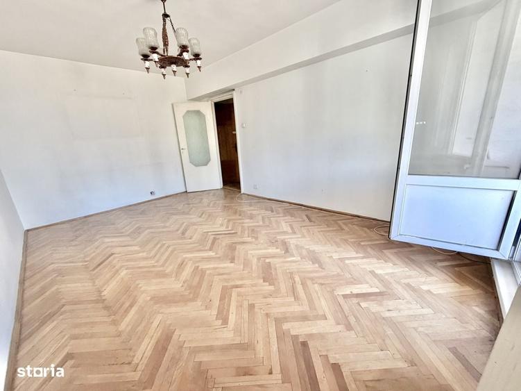 Apartament cu 3 camere decomandat în Tudor