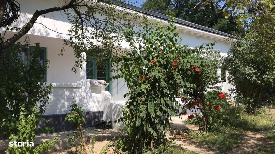 Casă cu 3 camere în Nuci