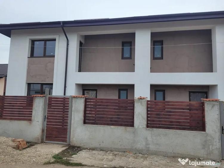 Casă cu 4 camere cu Teren 240 Mp în Berceni