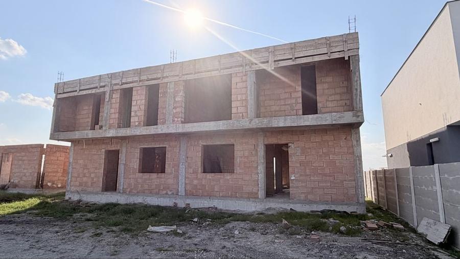 Casă cu 4 camere în Săcălaz