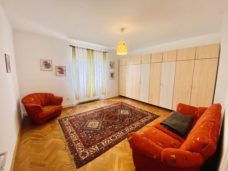 Apartament cu 4 camere în Sub Arini