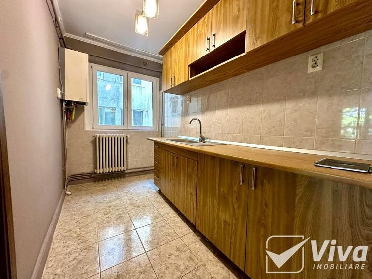 Apartament cu 3 camere semidecomandat în Central