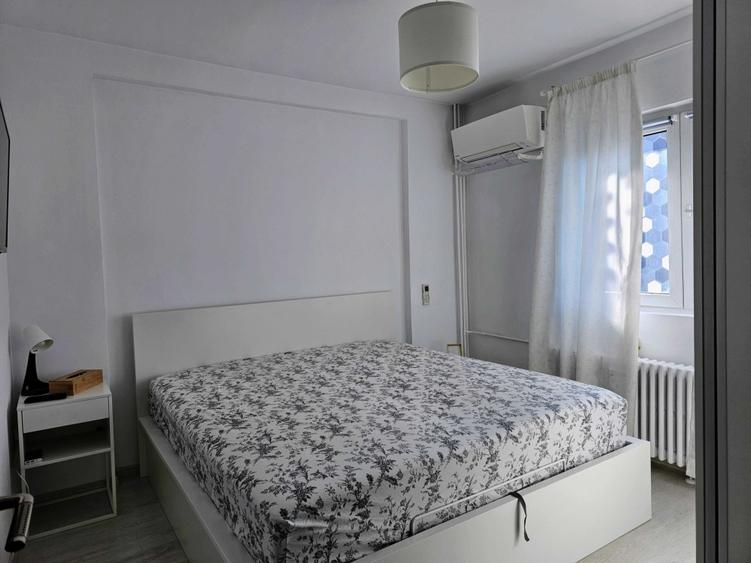 Apartament cu 3 camere decomandat în Tineretului