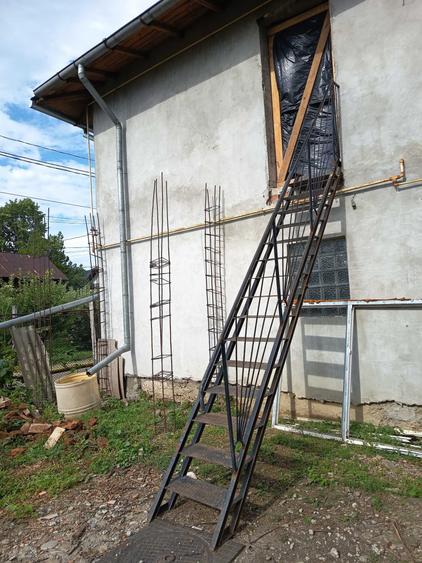 Apartament cu 3 camere decomandat în Bănești