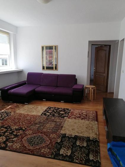 Apartament cu 3 camere semidecomandat în Central