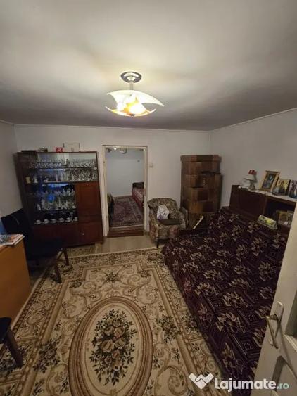 Casă cu 3 camere cu Teren 240 Mp în 23 August