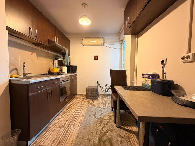 Apartament cu 3 camere decomandat în Crângași