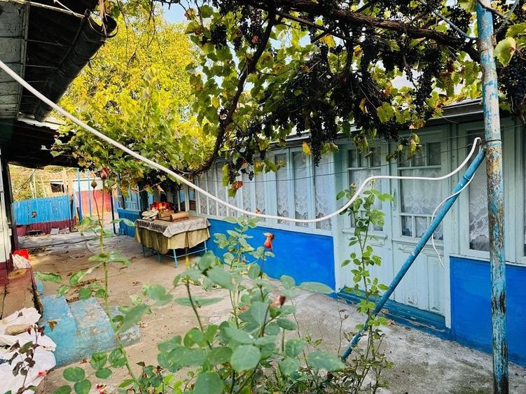 Casă cu 6 camere cu Teren 1100 Mp în Grindu