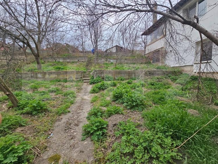 Casă individuală cu 4 camere cu Canalizare în Cugir