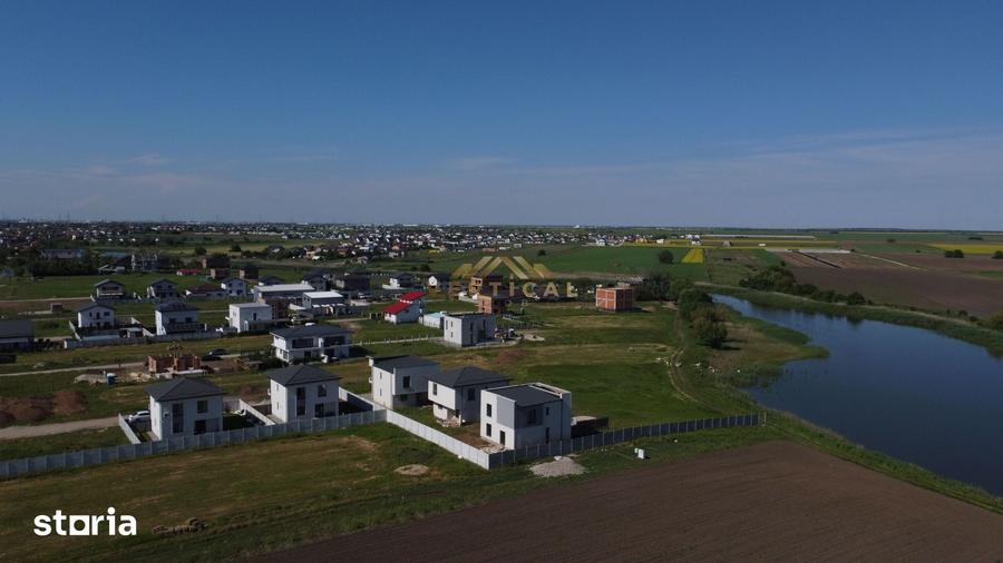 Teren de 700 mp, în Vidra