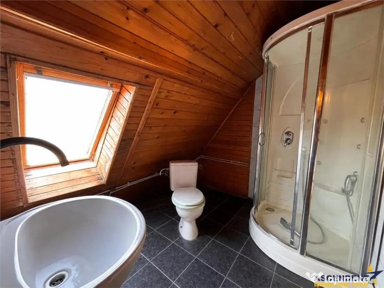 Casă cu 7 camere cu Teren 790 Mp în Central