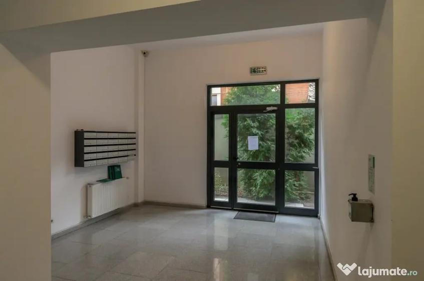 Apartament cu 4 camere decomandat în Dacia