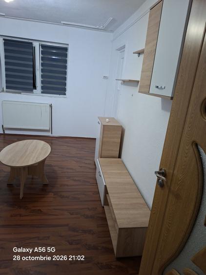 Apartament cu 4 camere semidecomandat în Micro 9