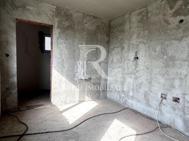 Casă individuală cu 3 camere cu Canalizare în Leș