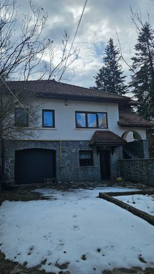 Casă cu 4 camere în Poiana Țapului
