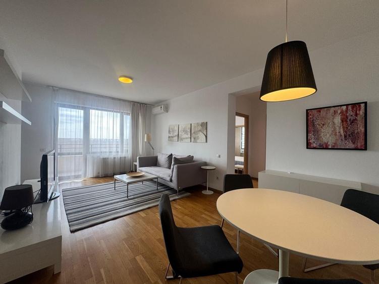 Apartament cu 3 camere semidecomandat, mobilat în Băneasa