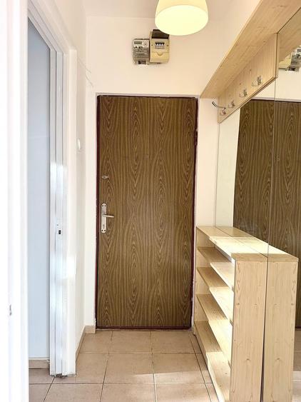 Apartament cu 4 camere decomandat în Drumul Taberei