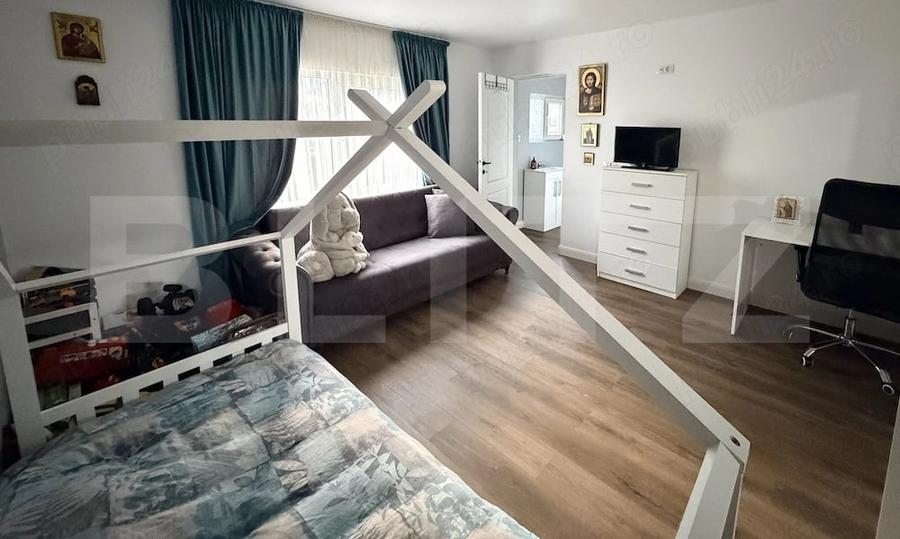 Casă individuală cu 6 camere cu Canalizare în Frasin