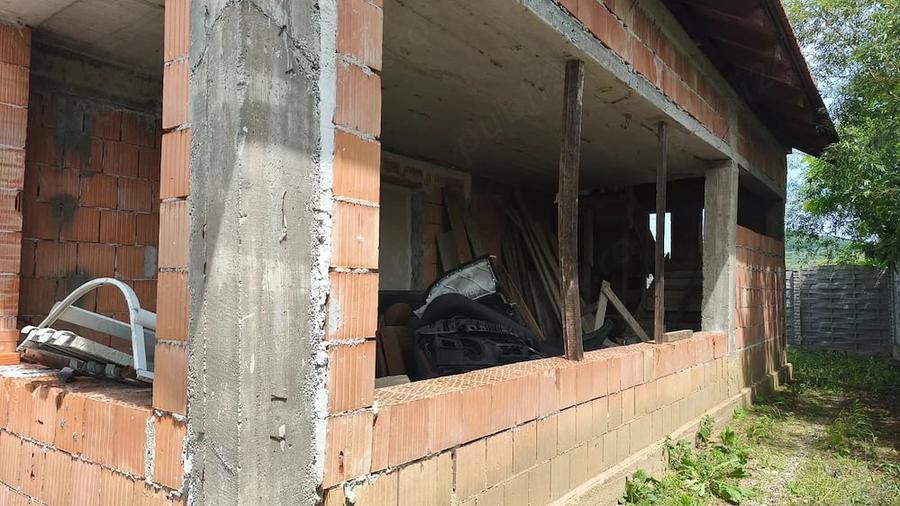 Casă cu Teren 948 Mp în Bejan