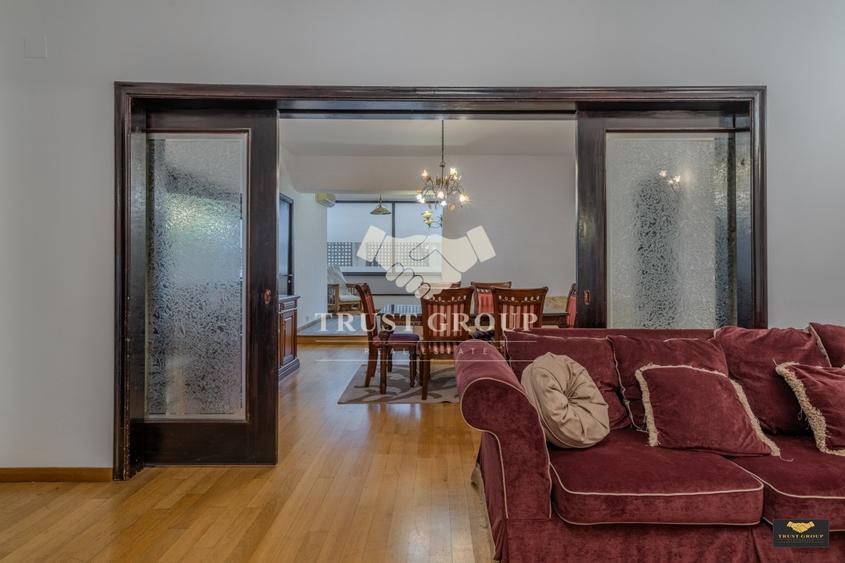 Apartament cu 8 camere decomandat, mobilat în Panduri