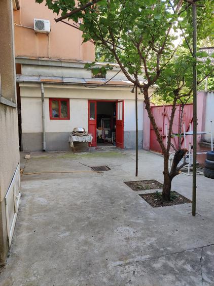 Casă individuală cu 6 camere cu Canalizare în Brâncoveanu