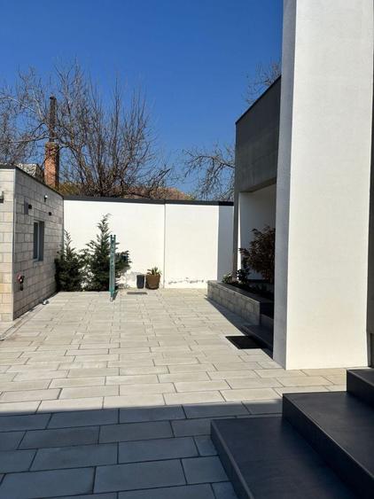 Casă individuală cu 4 camere decomandat cu Canalizare în Lunei