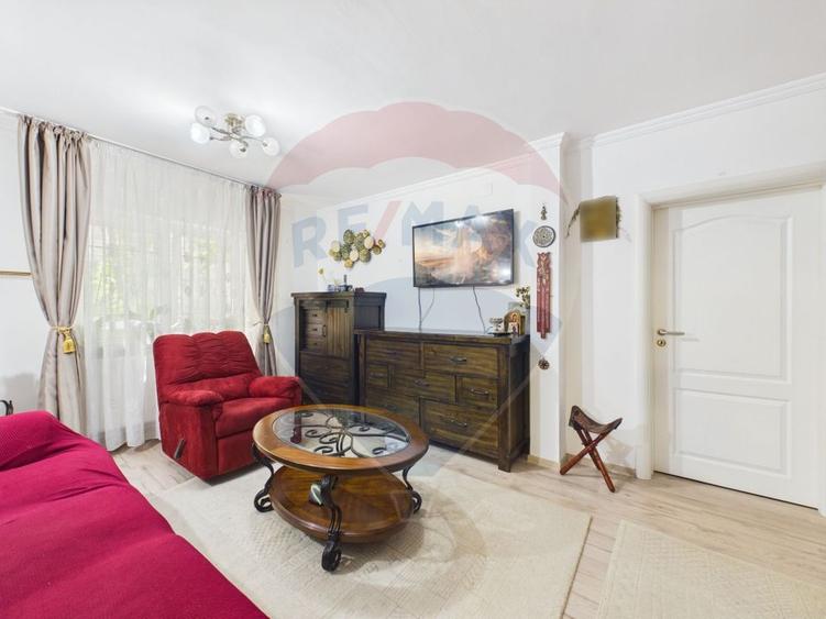 Apartament cu 4 camere semidecomandat, mobilat în 13 Septembrie