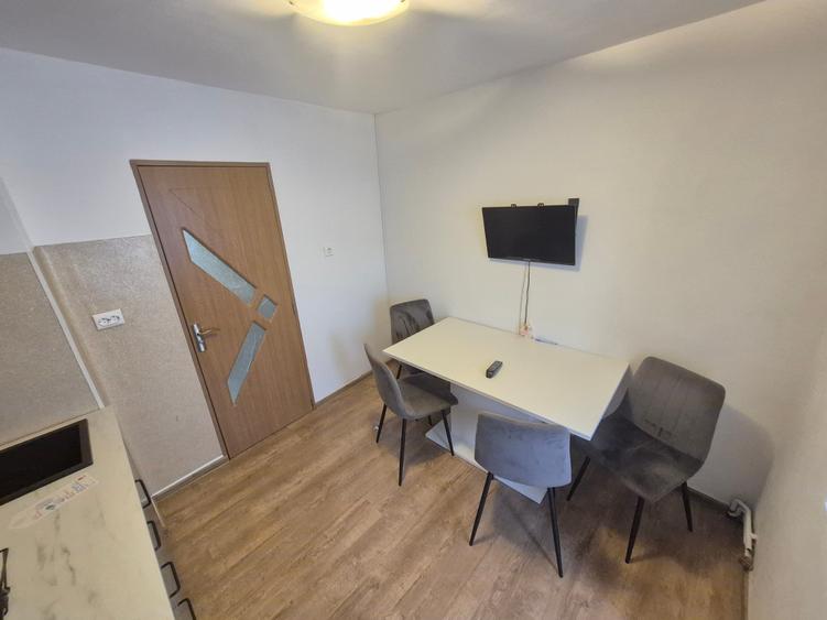 Apartament cu 2 camere decomandat în Girocului