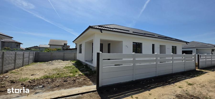 Casă cu 4 camere cu Teren 400 Mp în Domnești