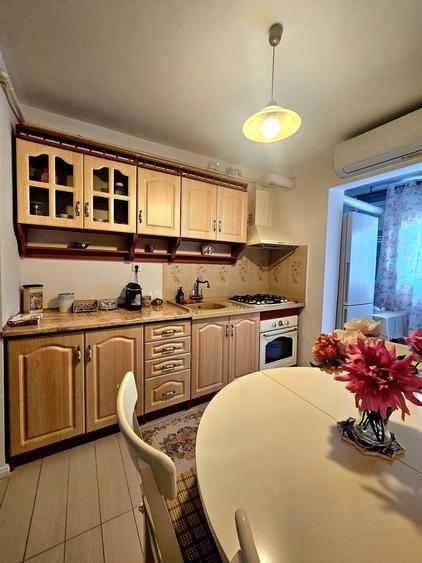 Apartament cu 3 camere decomandat, mobilat în Gorjului
