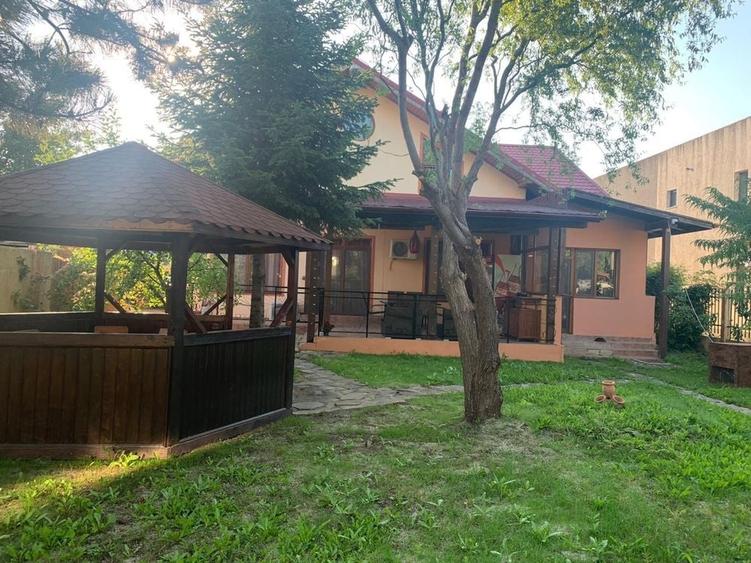 Casă cu 4 camere decomandat în Nord