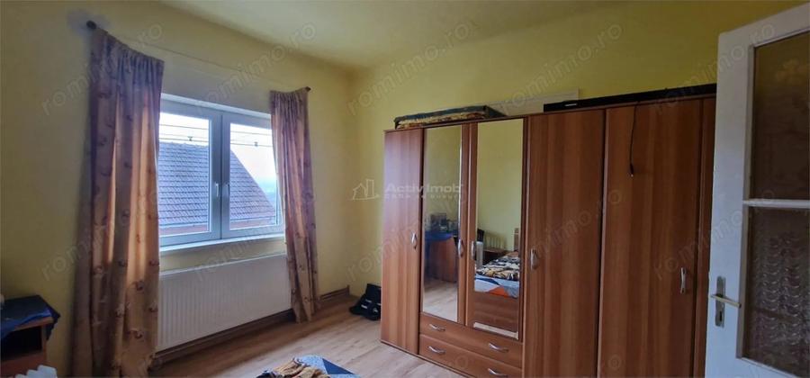 Casă cu 6 camere cu Teren 500 Mp în Muncitoresc