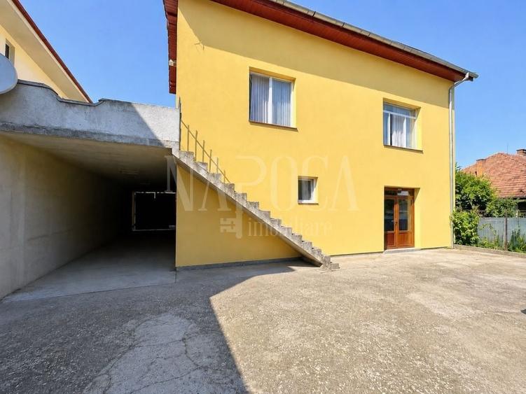 Casă individuală cu 12 camere cu Canalizare în Gruia
