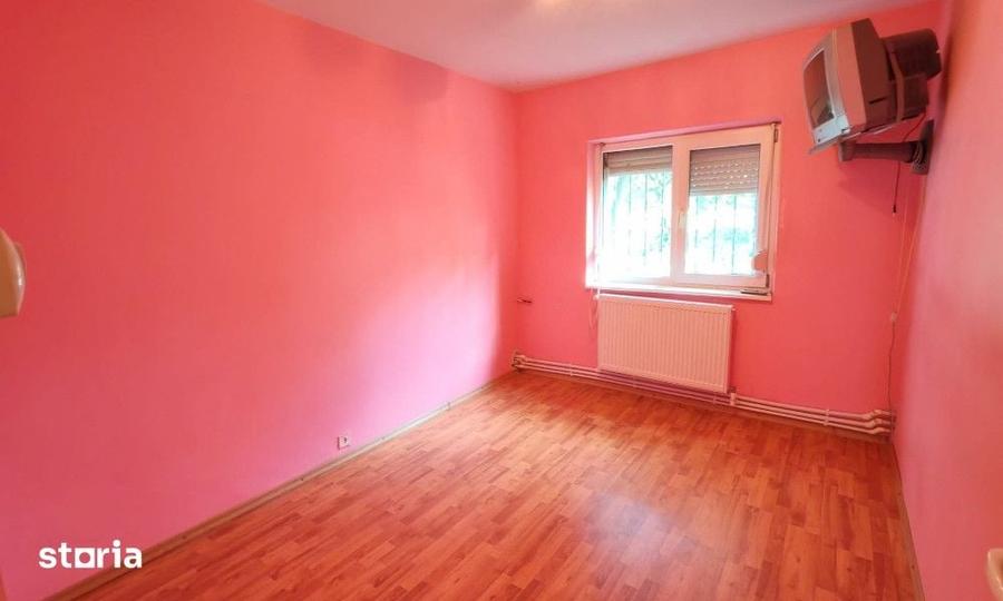 Apartament cu 4 camere decomandat în Micro 21