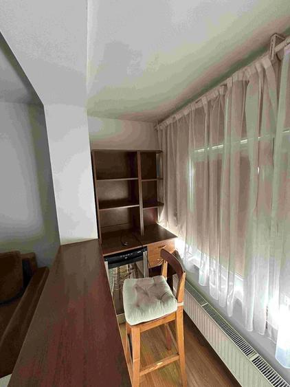 Apartament cu 3 camere semidecomandat în Exterior Vest